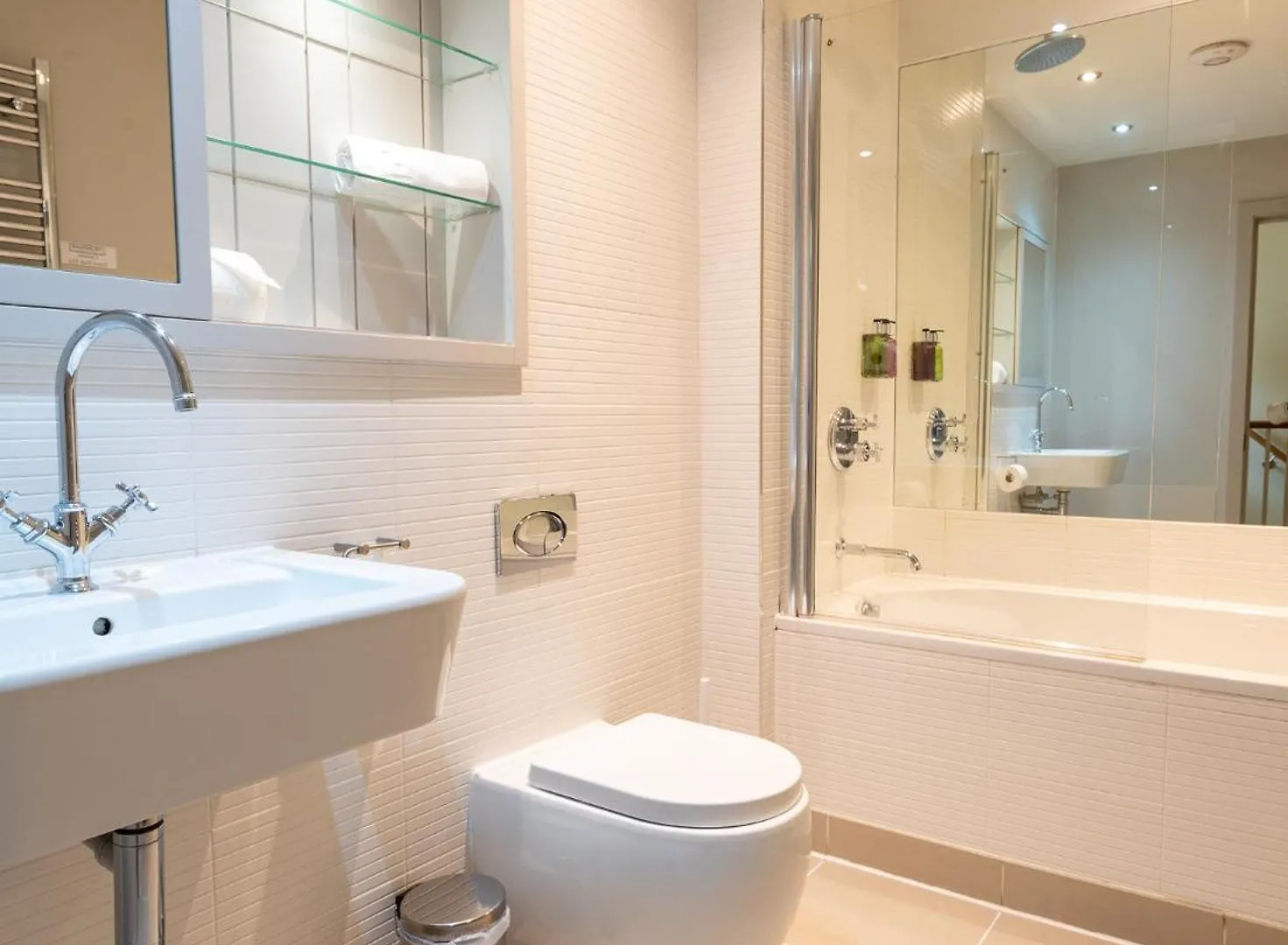 ****  The Lawrance Luxury Aparthotel - Йорк Великобритания
